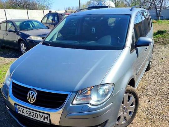 Volkswagen Touran
                          2007г. в рассрочку