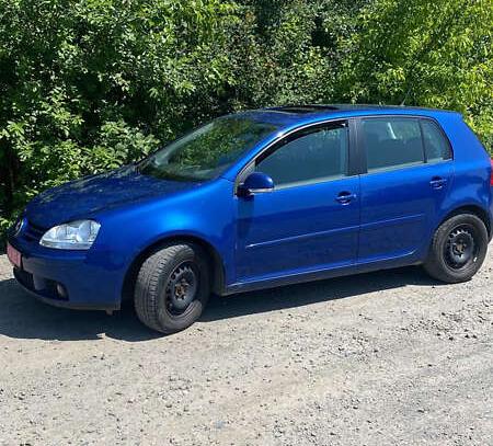 Volkswagen Golf 2005р. у розстрочку