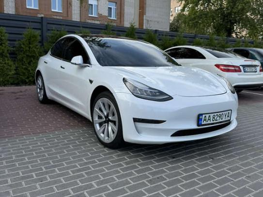 Tesla Model 3
                         2018г. в рассрочку