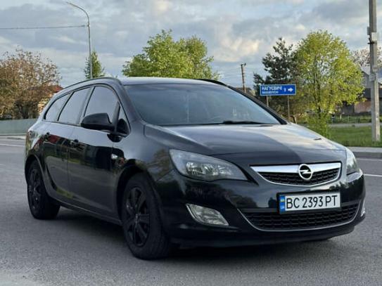 Opel Astra sports tourer 2012г. в рассрочку