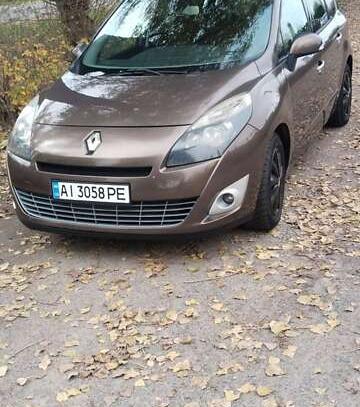 Renault Grand scenic                    2010г. в рассрочку