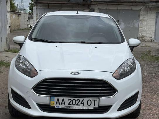 Ford Fiesta                          2015г. в рассрочку