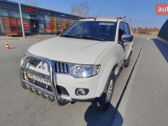 Mitsubishi Pajero sport                    2013г. в рассрочку