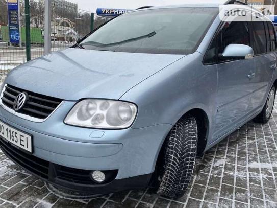 Volkswagen Touran 2006р. у розстрочку