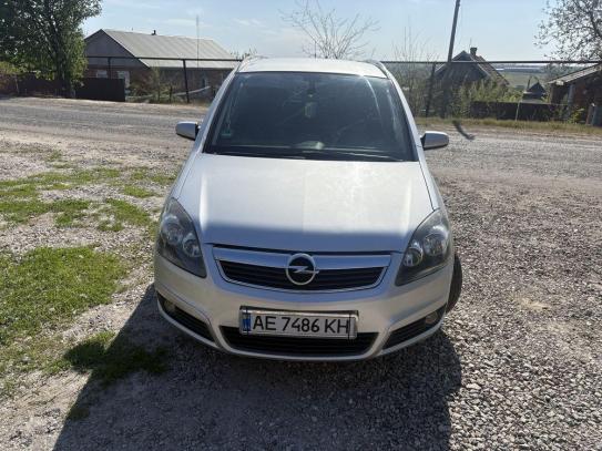 Opel Zafira                          2005г. в рассрочку