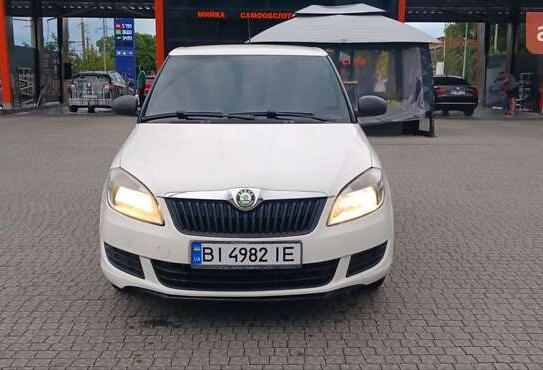 Skoda Fabia                           2010г. в рассрочку