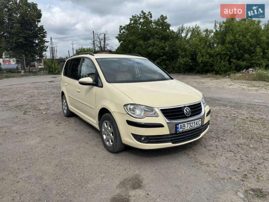 Volkswagen Touran
                          2010г. в рассрочку