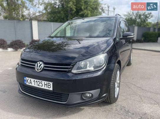 Volkswagen Touran                          2011г. в рассрочку