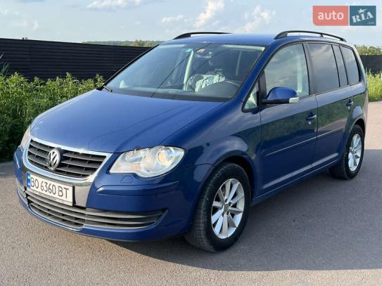 Volkswagen Touran                          2009г. в рассрочку