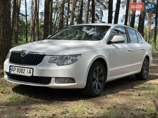 Skoda Superb                          2011г. в рассрочку