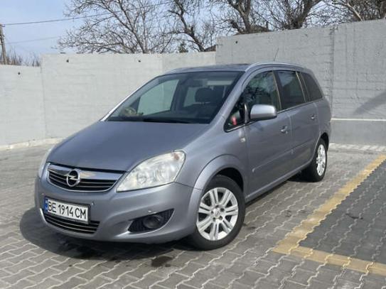Opel Zafira                          2009г. в рассрочку