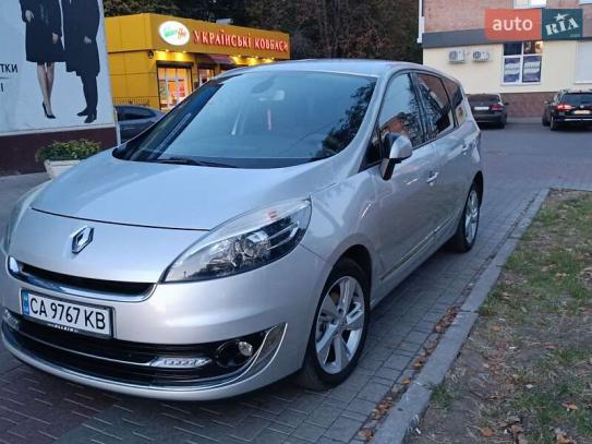 Renault Grand scenic                    2012г. в рассрочку