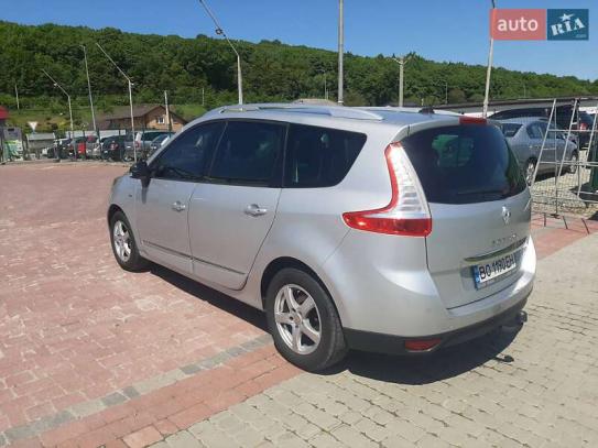 Renault Grand scenic                    2013г. в рассрочку