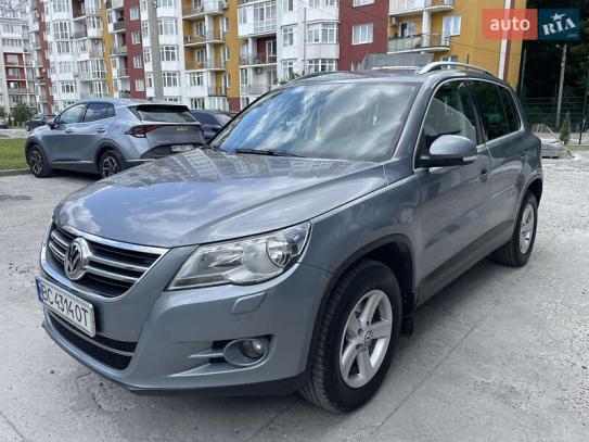 Volkswagen Tiguan                          2008г. в рассрочку
