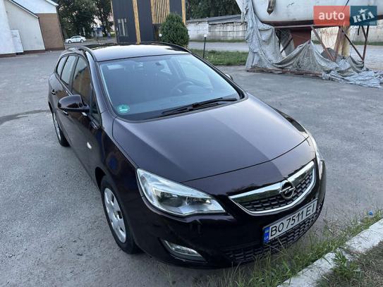 Opel Astra                           2011г. в рассрочку
