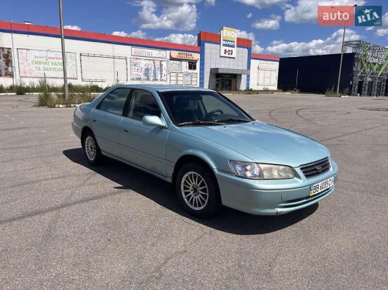 Toyota Camry 2000г. в рассрочку