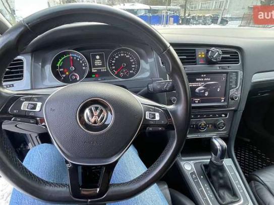 Volkswagen E-golf
                          2015г. в рассрочку