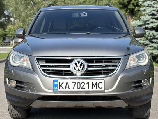 Volkswagen Tiguan                          2008г. в рассрочку