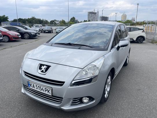 Peugeot 5008                            2012г. в рассрочку
