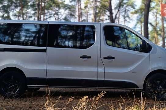 Opel Vivaro 2015г. в рассрочку