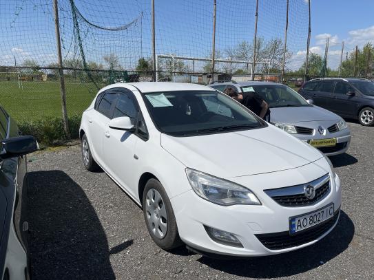 Opel Astra                           2012г. в рассрочку
