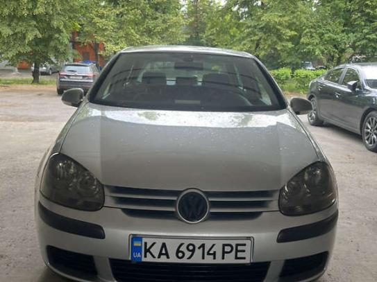 Volkswagen Golf                            2004г. в рассрочку