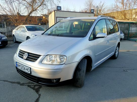 Volkswagen Touran
                          2004г. в рассрочку