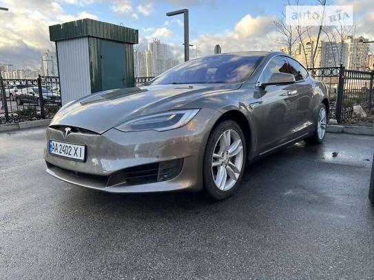 Tesla Model s 2015р. у розстрочку