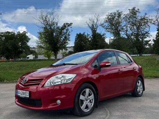 Toyota Auris
                           2011г. в рассрочку