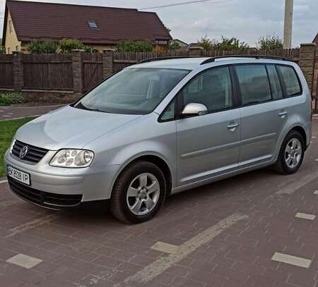 Volkswagen Touran                          2005г. в рассрочку