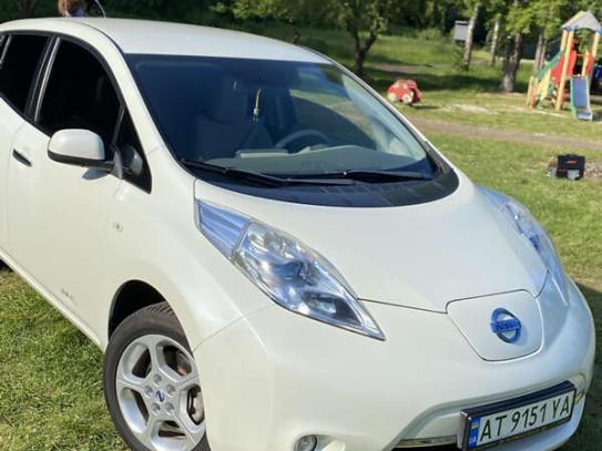 Nissan Leaf                            2011г. в рассрочку