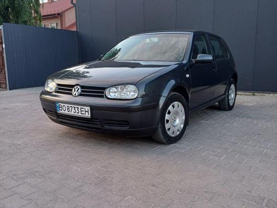 Volkswagen Golf 2003р. у розстрочку