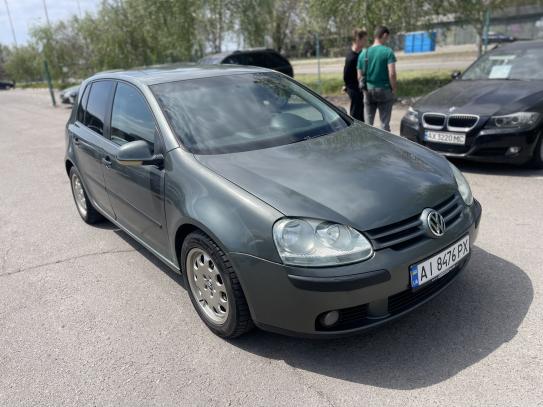 Volkswagen Golf                            2005г. в рассрочку