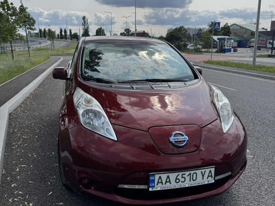 Nissan Leaf
                            2015г. в рассрочку