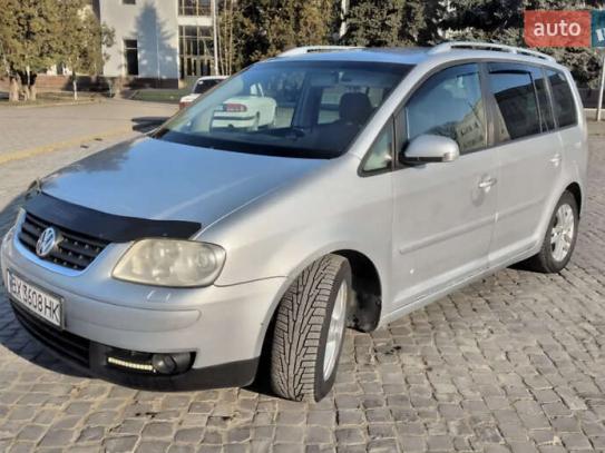 Volkswagen Touran                          2003г. в рассрочку