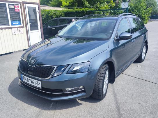 Skoda Octavia combi 2018г. в рассрочку