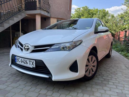 Toyota Auris 2013р. у розстрочку
