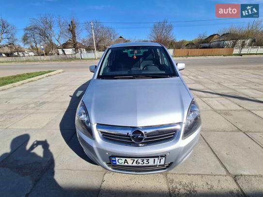 Opel Zafira                          2011г. в рассрочку
