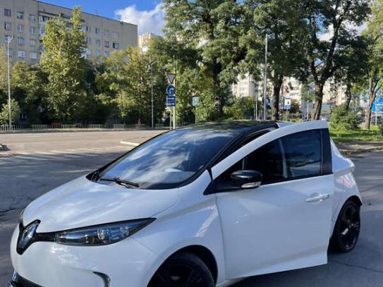 Renault Zoe                             2013г. в рассрочку