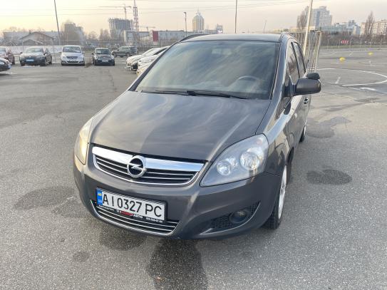 Opel Zafira                          2013г. в рассрочку