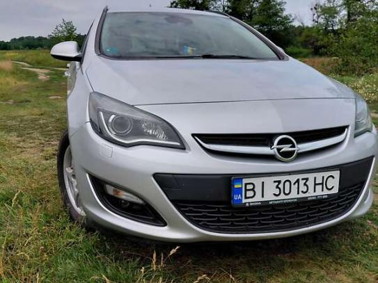 Opel Astra                           2015г. в рассрочку