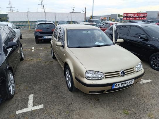 Volkswagen Golf 2002р. у розстрочку