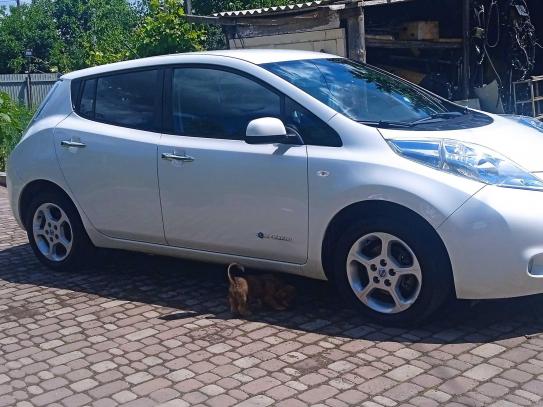 Nissan Leaf 2014г. в рассрочку