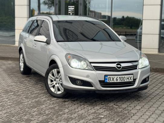 Opel Astra station wagon
             2010г. в рассрочку