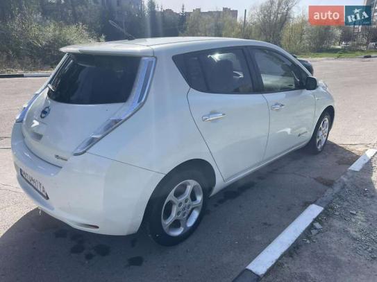 Nissan Leaf                            2013г. в рассрочку