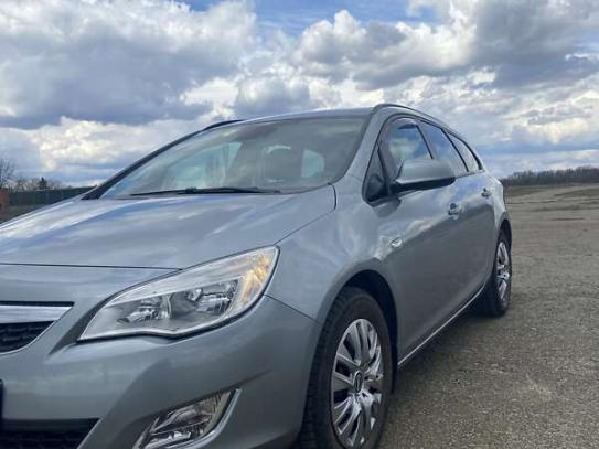 Opel Astra 2011р. у розстрочку