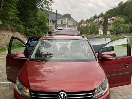 Volkswagen Touran                          2011г. в рассрочку
