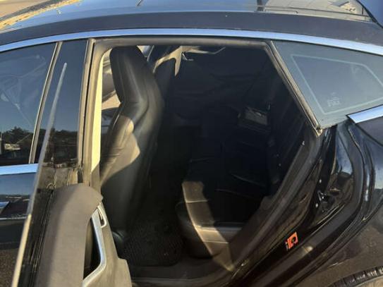 Tesla Model s
                         2015г. в рассрочку