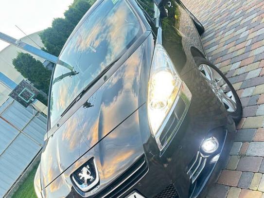 Peugeot 5008                            2010г. в рассрочку