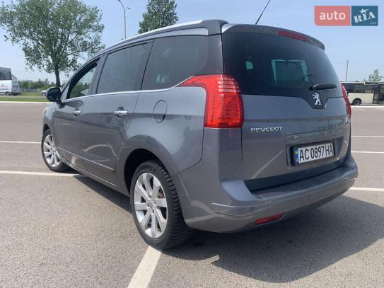 Peugeot 5008                            2011г. в рассрочку